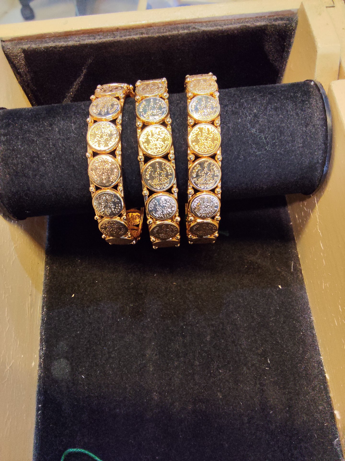 Bangles for rent in Kochi