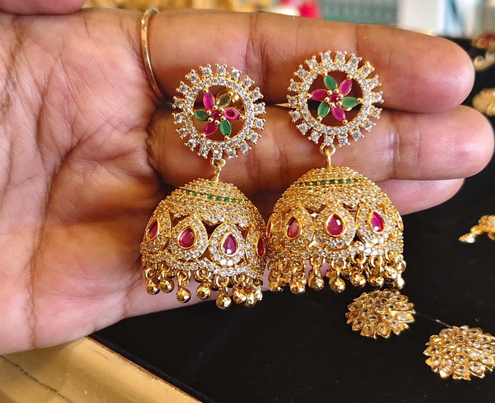 Earings for rent in Kochi