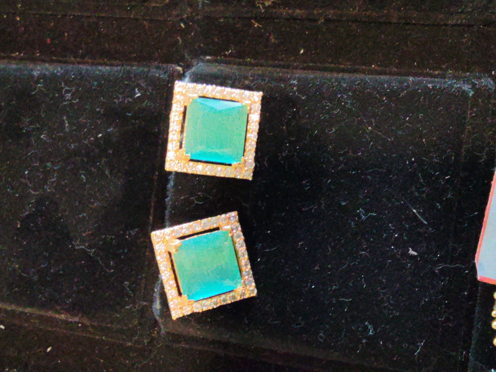 Earings for rent in Kochi