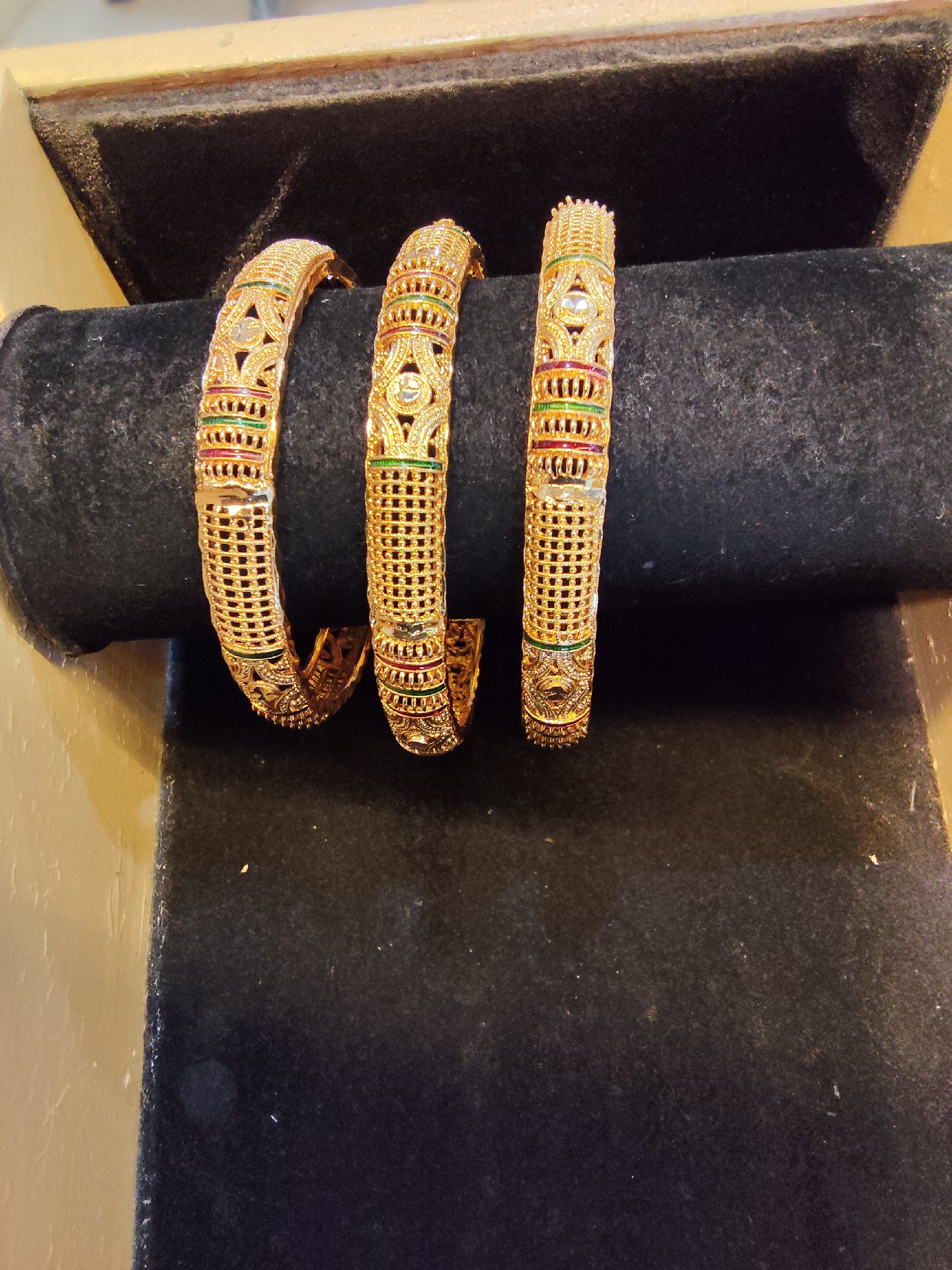 Bangles for rent in Kochi