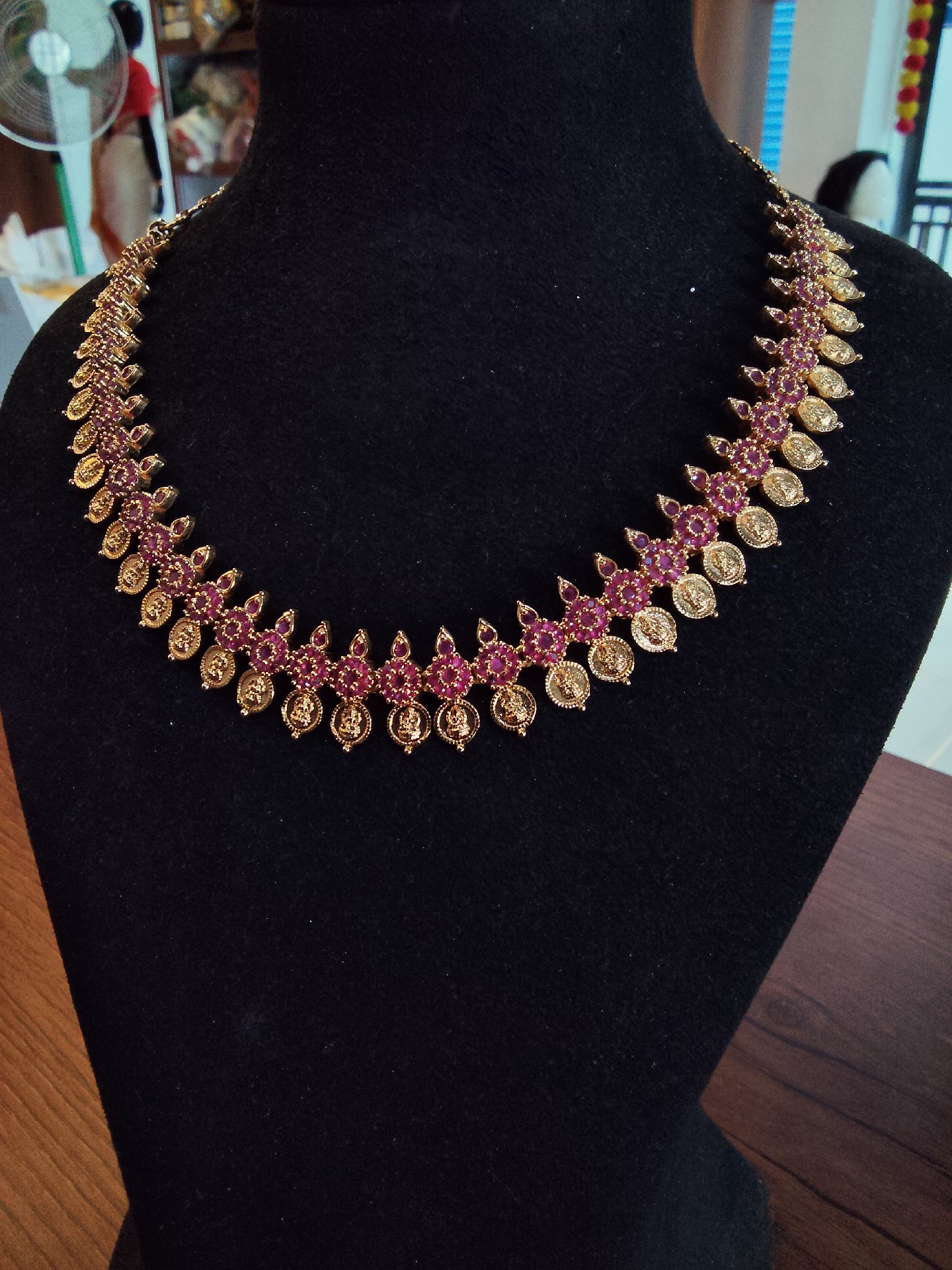 necklace for rent in Kochi