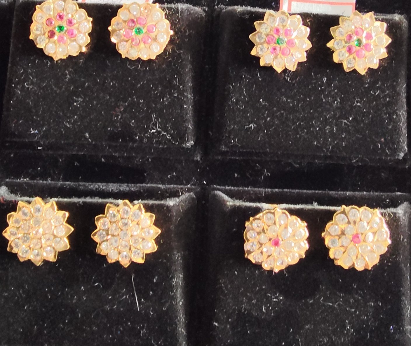 Earings for rent in Kochi