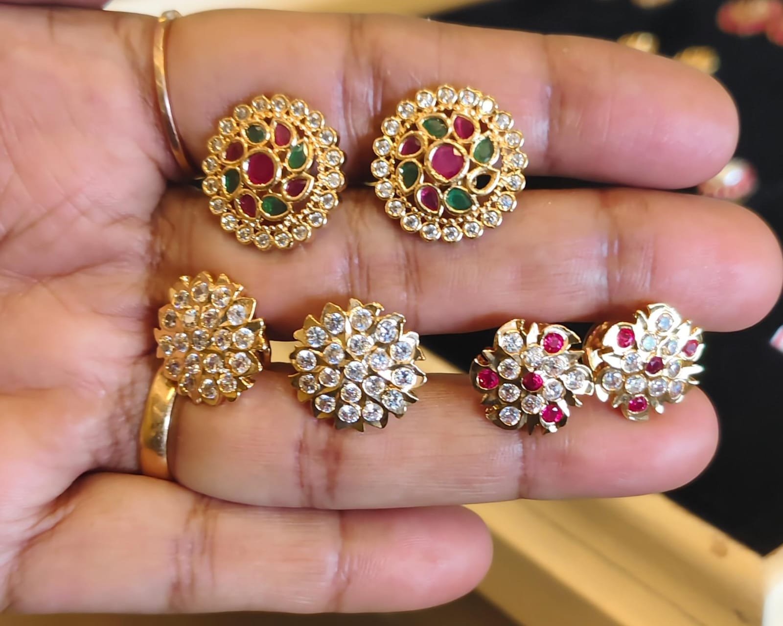 Earings for rent in Kochi
