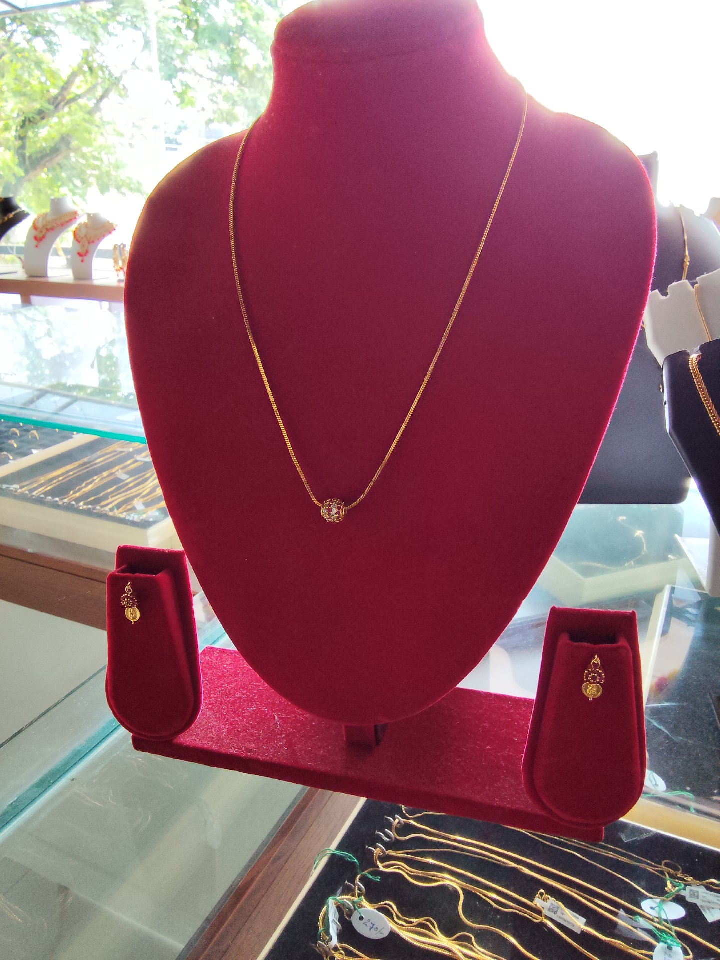 chain and earrings for rent in Kochi