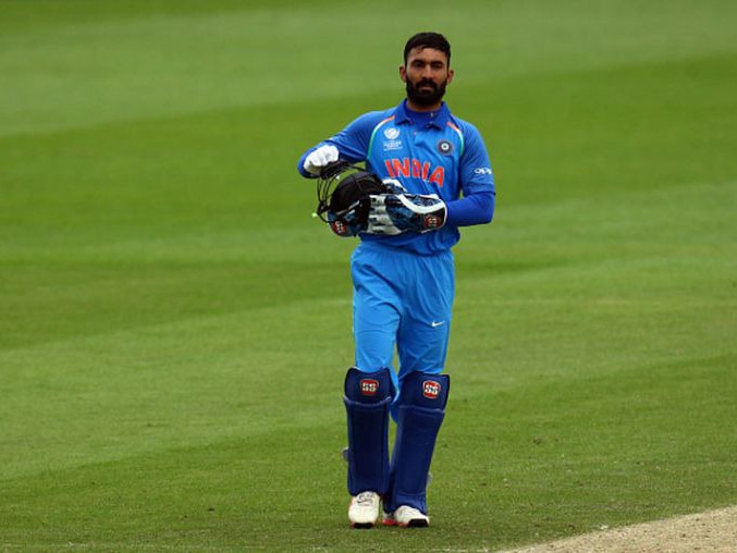 दिनेश कार्तिक टी 20 क्रिकेट में धोनी की जगह ले सकते हैं ये पांच खिलाड़ी