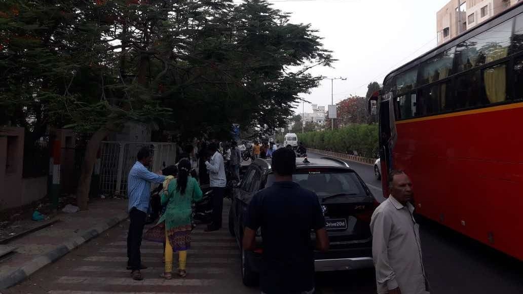 खुली सड़क पर पुलिसकर्मी ने रविन्द्र जडेजा की पत्नी को मारा थप्पड़