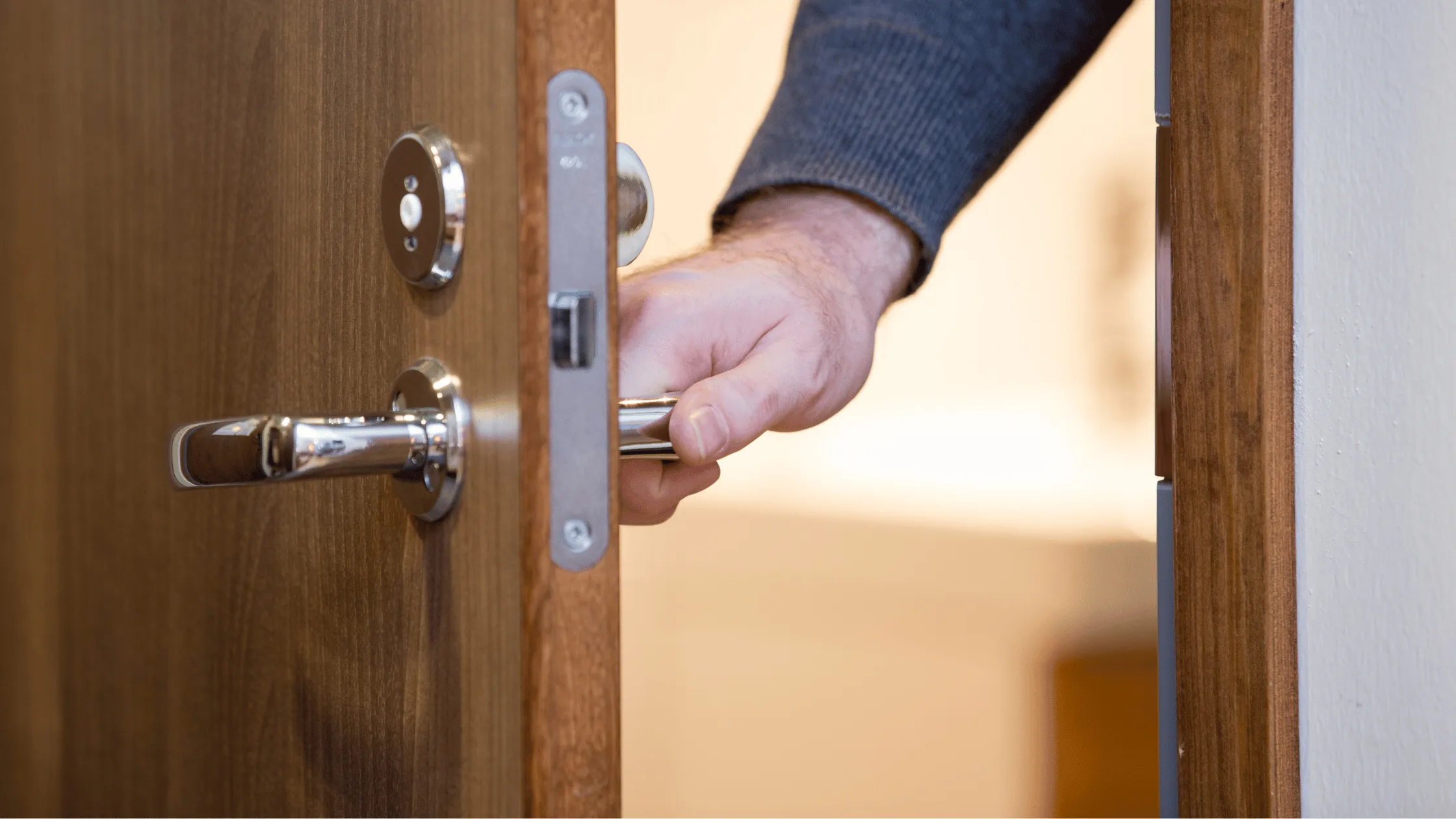 Close bedroom doors