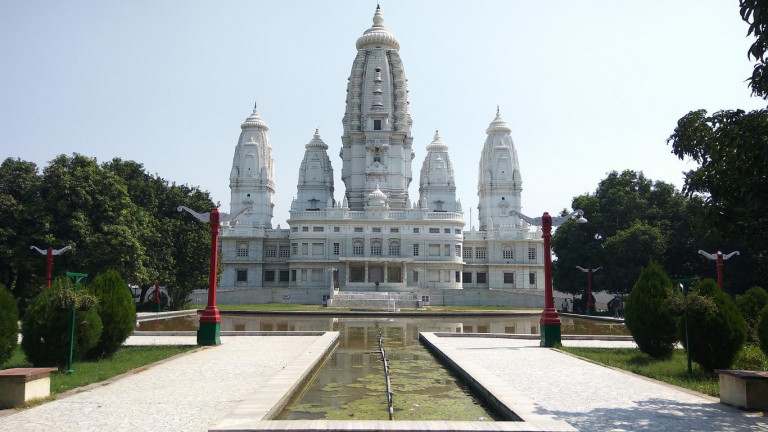 Kanpur to Surat Taxi