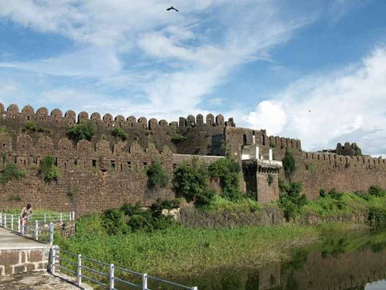 Taxi Service in Osmanabad Maharashtra