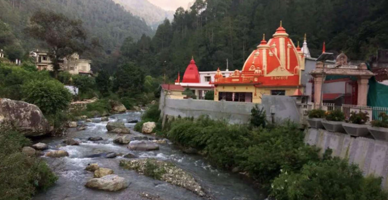 Kainchi Dham to Delhi  Taxi