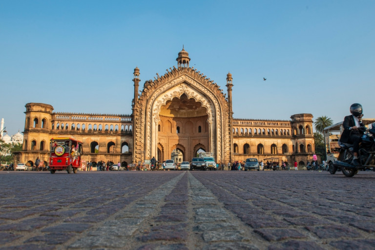 Lucknow to Jolly Grant Airport (DED) Dehradun Taxi
