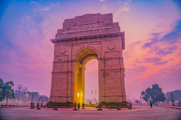 Delhi  to Sissu Taxi