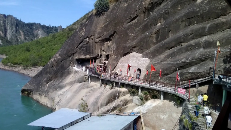 Mukteshwar to Manali Taxi