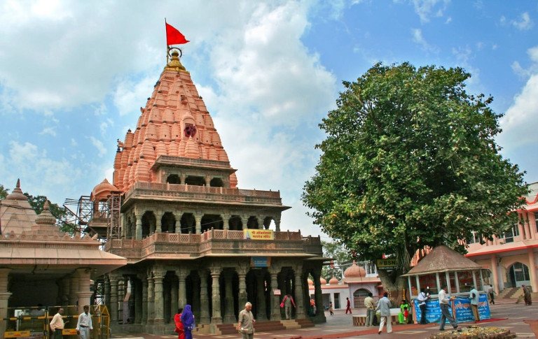 Varanasi to Mahakaleshwar Jyotirlinga Taxi