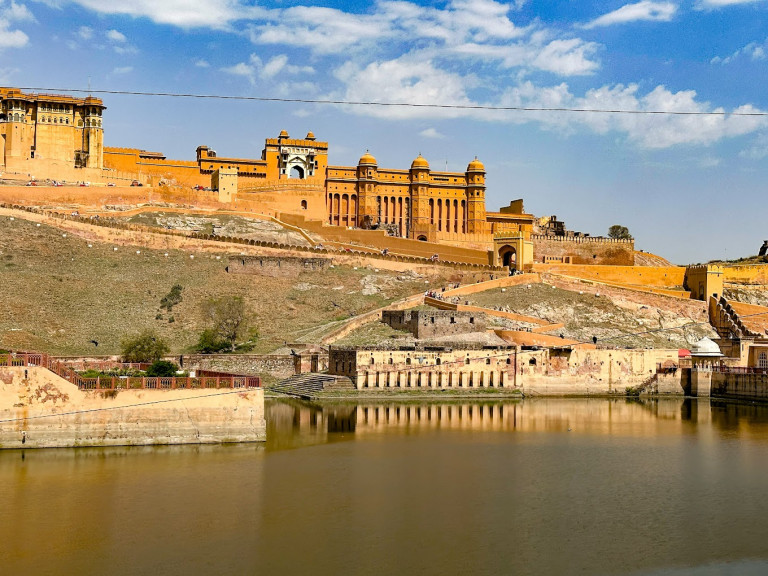 Kashipur to Jaipur Taxi