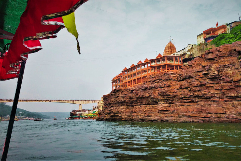 Omkareshwar to Shirdi Taxi