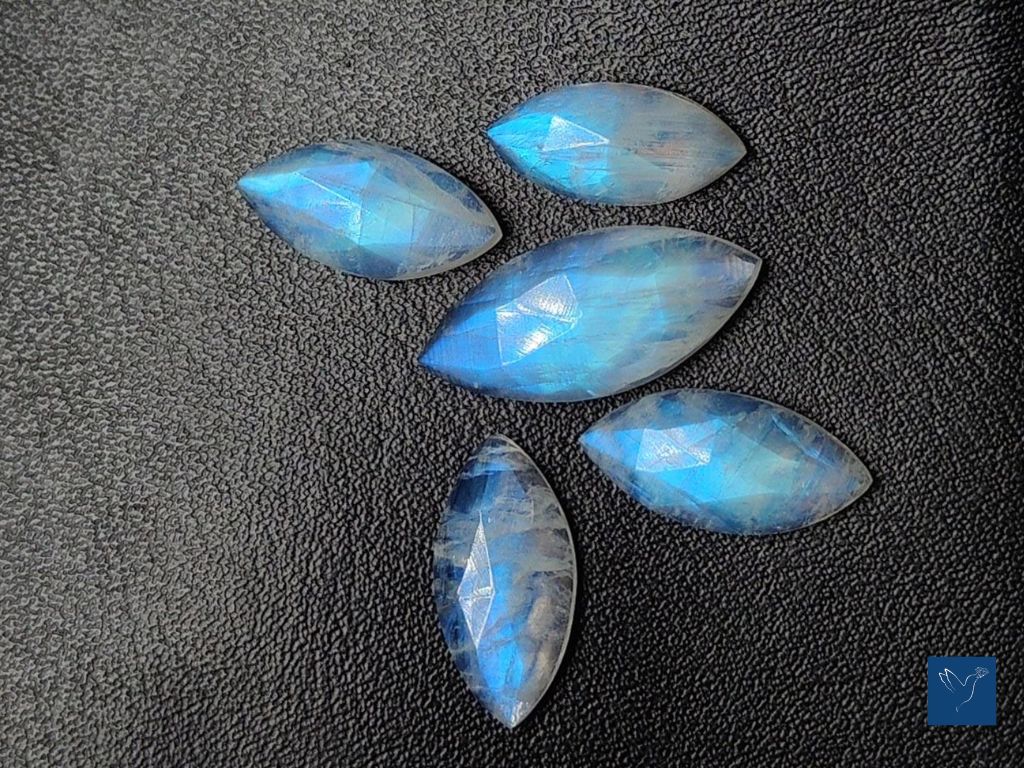 Moonstone Mystique: Meaning, Healing Properties, and Modern Uses 1 moonstone-gemstones-pic.jpg