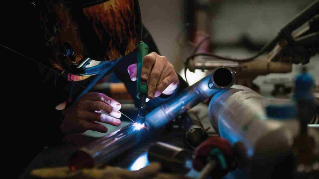 Durable Metal Parts in Oil, Gas, and Energy Exploration 1 Durable-Metal-Parts-Are-the-Backbone-of-Extreme-Innovation.jpg