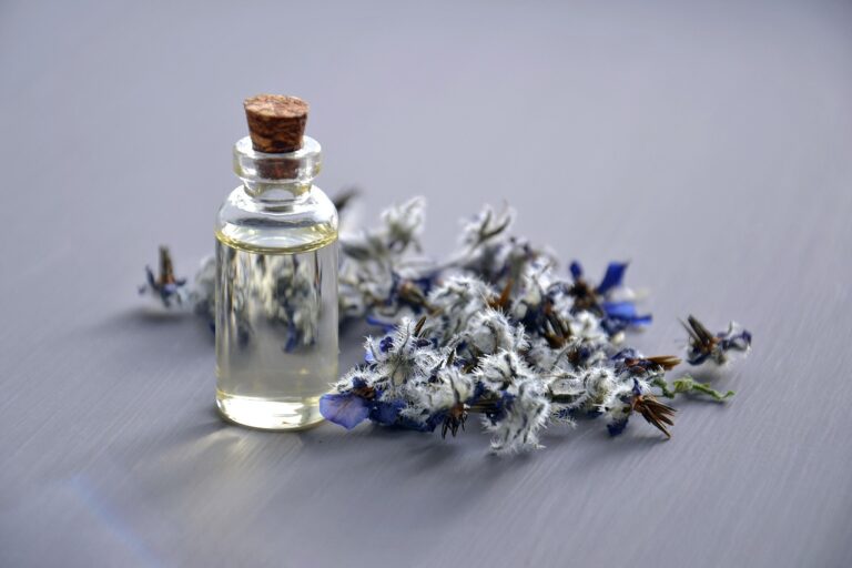 cosmetic-oil-3164684_1280.jpg
