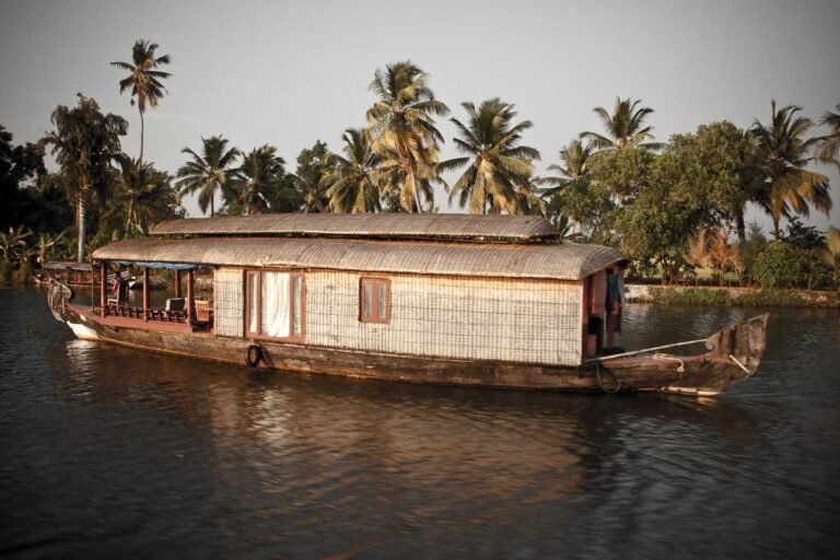 backwaters-2075738_1280.jpg