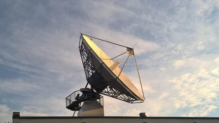 satellite-dish-2801490_1280.jpg