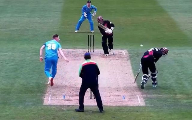 Second Eleven Twenty20 समरसेट बनाम यॉर्कशायर फाइनल मैच में बड़े ही विचित्र तरीके से आउट हुए Ned Leonard देखें वीडियो