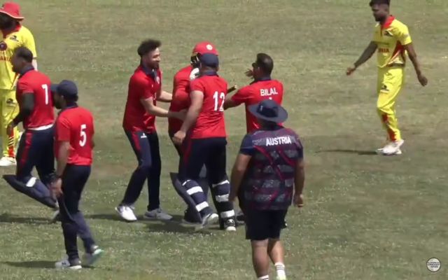 एक ओवर में 41 रन और 2 ओवर में पूरे 61 रन, क्रिकेट इतिहास का सबसे रोमांचक मैच – देखें वीडियो