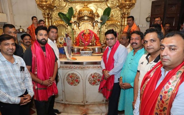 टी-20 वर्ल्ड कप की ट्रॉफी लेकर सिद्धिविनायक मंदिर पहुंचे रोहित और जय शाह, फोटोज हुई वायरल