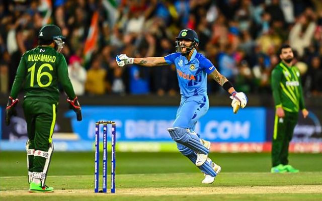 2-3 जीतने का मौका भारत की पाकिस्तान पर टी20 वर्ल्ड कप 2022 में दर्ज की जीत को याद करते हुए रोहित और सूर्या