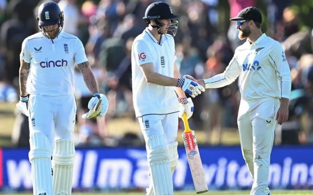न्यूजीलैंड के खिलाफ तीसरे टेस्ट मैच में 423 रनों से बड़ी हार के बाद, पूर्व कप्तान ने इंग्लैंड टीम की लगाई जमकर क्लास 