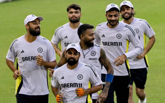 BCCI की नई गाइडलाइंस का पालन करती हुई दिखी Team India, एक साथ सभी खिलाड़ी पहुंचे स्टेडियम