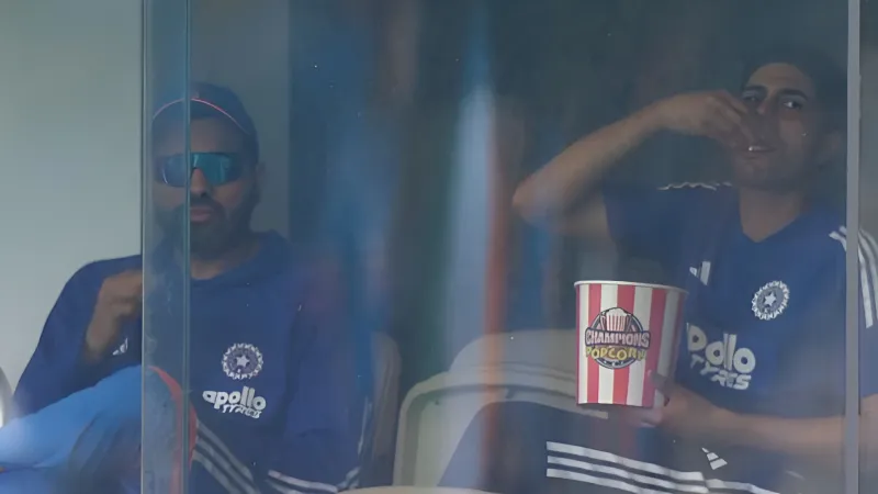 [WATCH] AUS vs IND 2025 Shubman Gill shares popcorn with Rohit Sharma during rain break in Perth