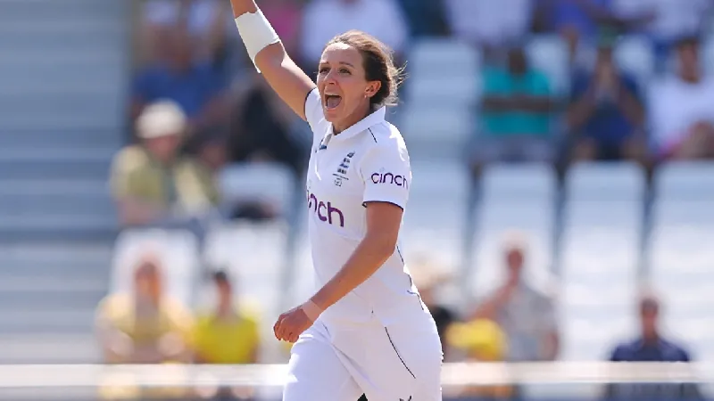Kate Cross and Fi Morris call time on Lancashire careers after emotional farewell at Headingley