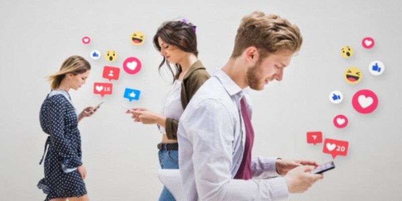 people addicted to social media