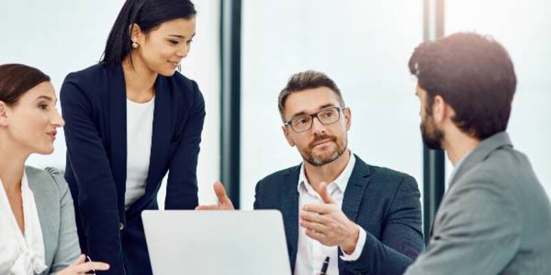 Examine the Customer Acquisition & Retention Rate