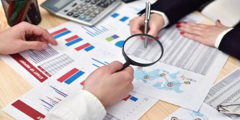 Two co worker discussing business project