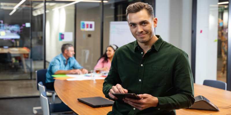 Pros and Cons of Starting a Business After 40s: An Entrepreneurial Guide