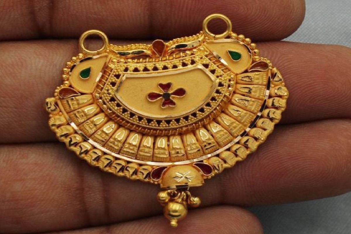 Jitiya Latest Locket Design 2025: जितिया पर दिखना है कुछ अलग, तो ट्राई करें ये लैटस्ट लॉकेट डिजाइन 4 Jitiya Locket Desigen