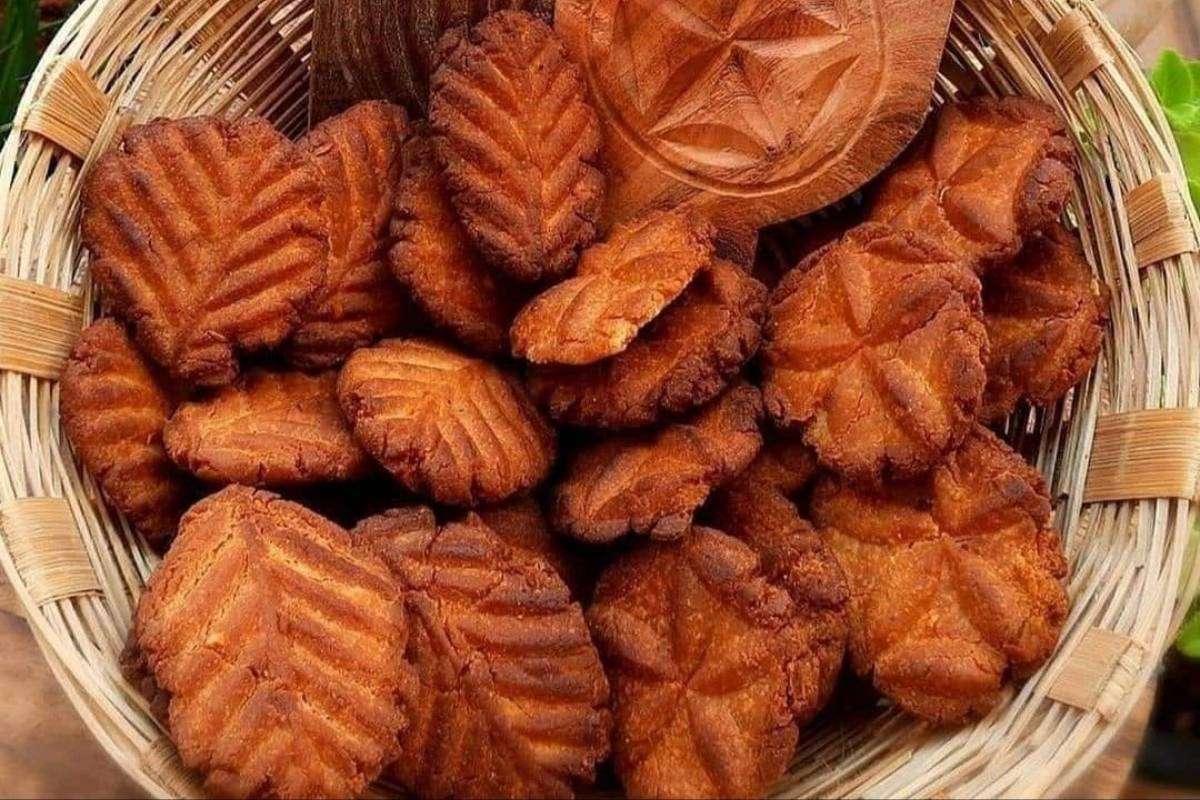 Chhath Puja Thekua Recipe: छठ पूजा के लिए घर पर आटा से बनाएं स्वादिष्ट ठेकुआ, ये रही आसान रेसिपी 1 Atta Thekua Recipe With Sugar For Chhath Puja Min