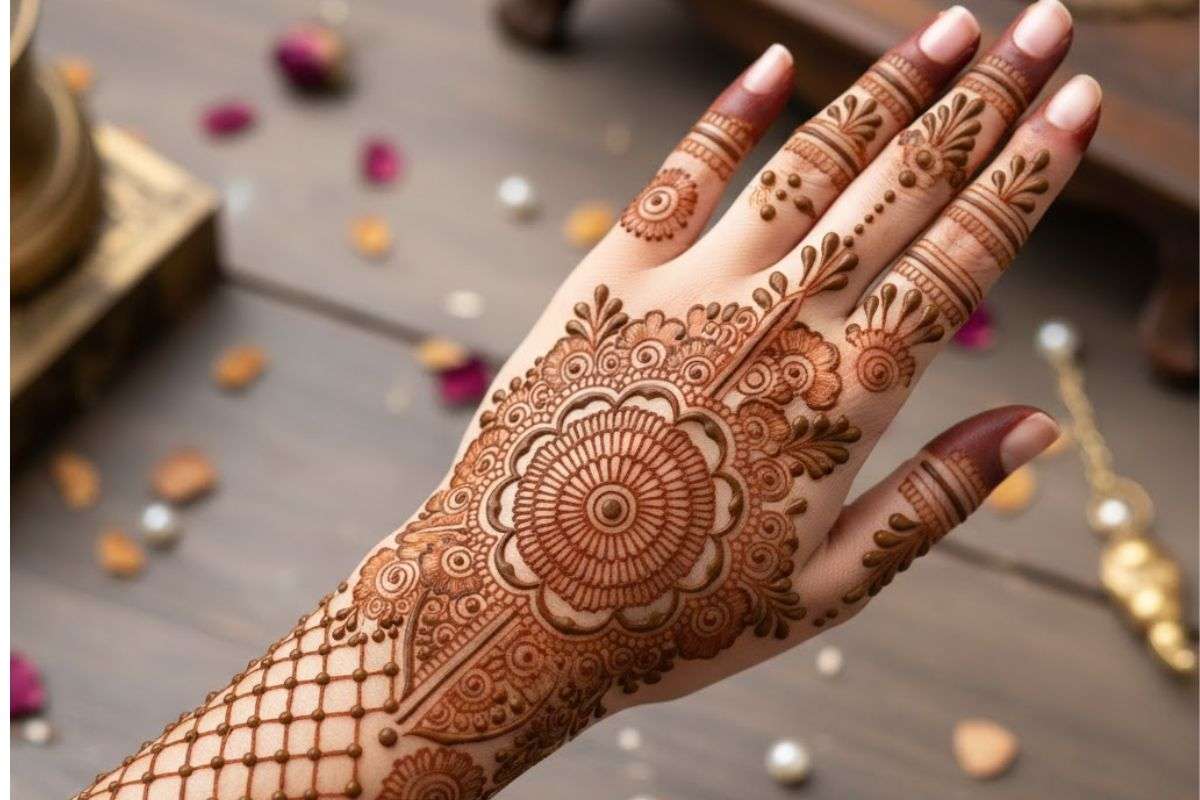 Chhath Puja Mehndi Design: त्योहार को बनाएं खास, हाथों पर सजाएं ये ब्यूटीफुल मेहंदी डिजाइन 3 Chhath Puja Mehndi Design