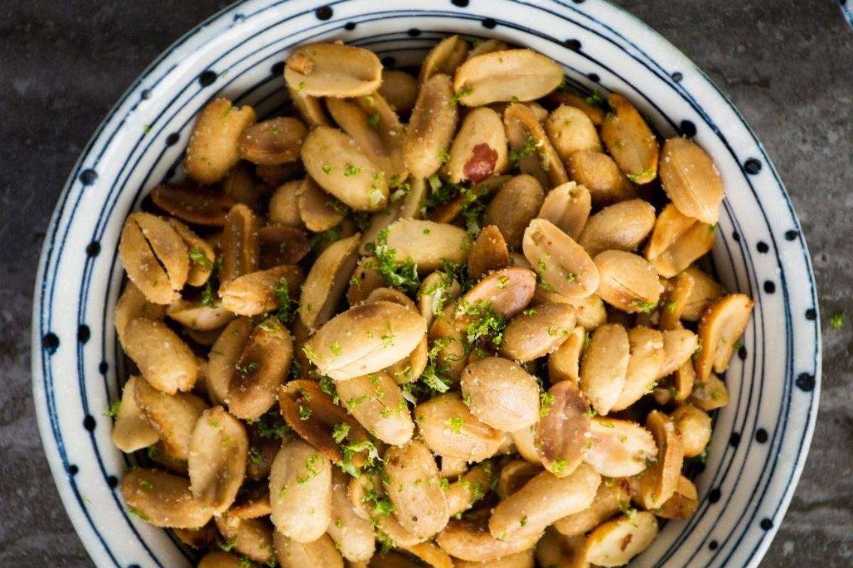 Roasted Peanut Recipe: ब्लैक पेपर और नींबू फ्लेवर से बनाएं टेस्टी स्नैक, चाय का मज़ा होगा दोगुना 1 Roasted Peanut Recipe Min