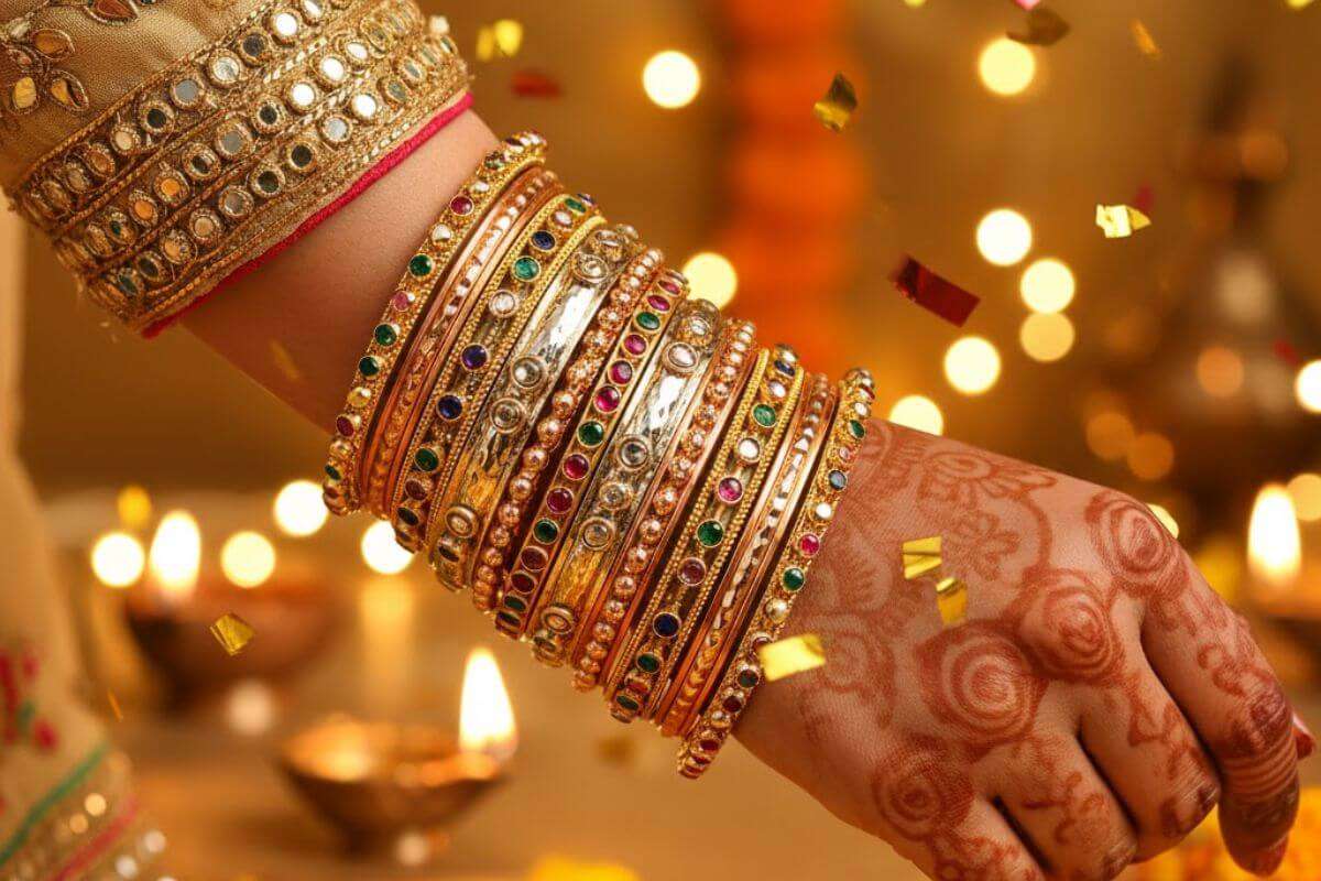 Beautiful Bangle Design: दिवाली लुक को करें खूबसूरत चूड़ियों के साथ पूरा, सूट-साड़ी के साथ ट्राई करें ये बैंगल डिजाइन 3 Beautiful Work Bangle