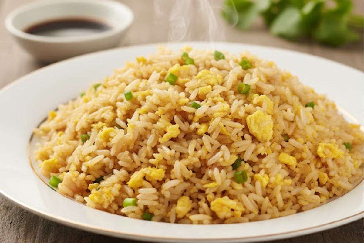 Egg Recipe Ideas: अंडे से बनाएं मजेदार डिशेज, ट्राई करें ये टेस्टी रेसिपी आइडियाज 1 Egg Fried Rice