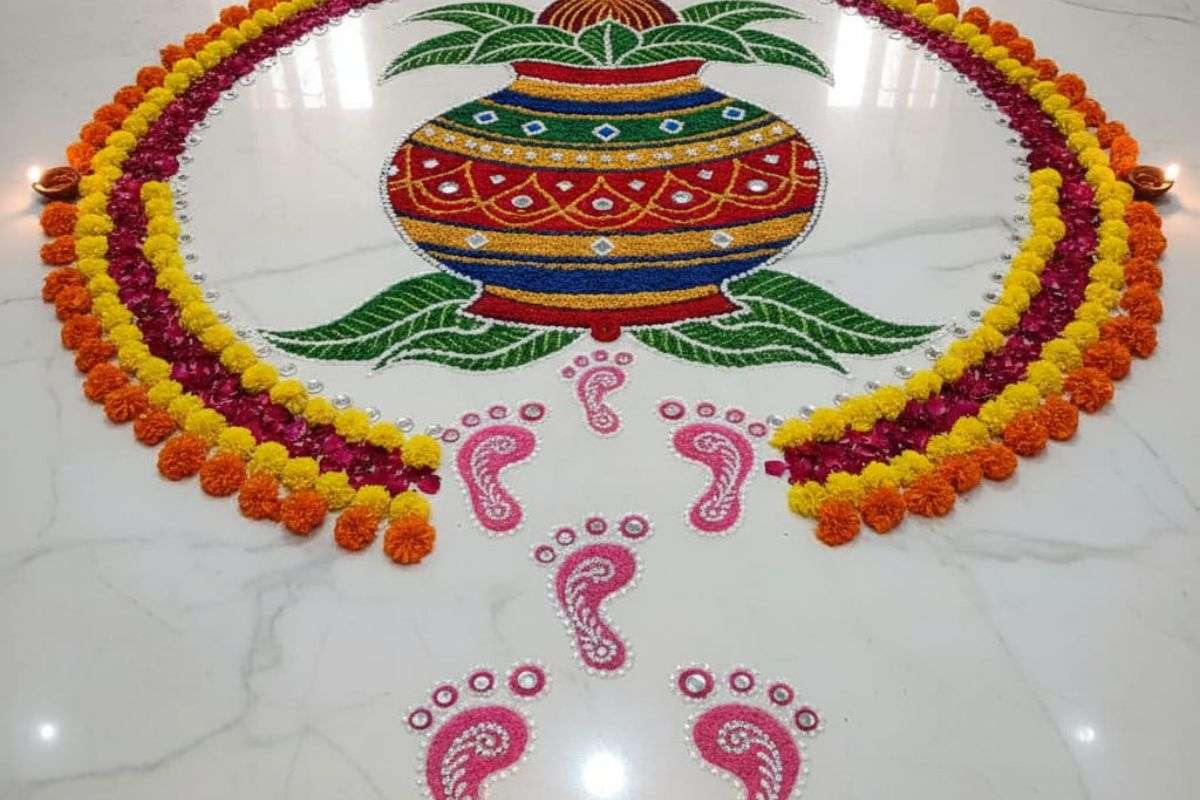 Top 5 Rangoli Design For Dhanteras: धनतेरस पर बनाएं ये खास रंगोली डिजाइन, घर में आएगी सुख-समृद्धि और मां लक्ष्मी का वास 5 Laxmi Ji Ke Pair