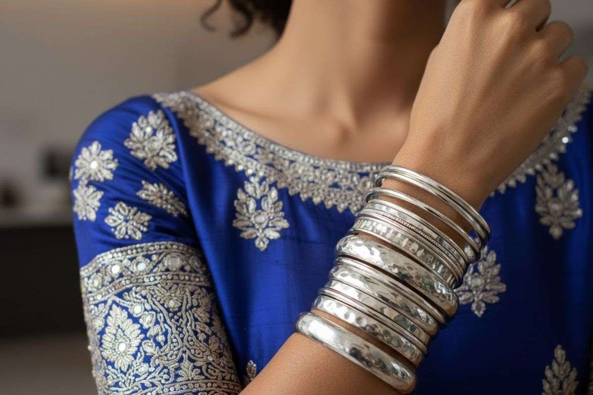 Beautiful Bangle Design: दिवाली लुक को करें खूबसूरत चूड़ियों के साथ पूरा, सूट-साड़ी के साथ ट्राई करें ये बैंगल डिजाइन 1 Metal Bangle