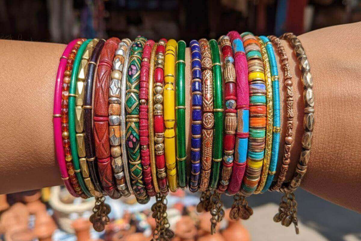 Beautiful Bangle Design: दिवाली लुक को करें खूबसूरत चूड़ियों के साथ पूरा, सूट-साड़ी के साथ ट्राई करें ये बैंगल डिजाइन 4 Multi Colour Bangle