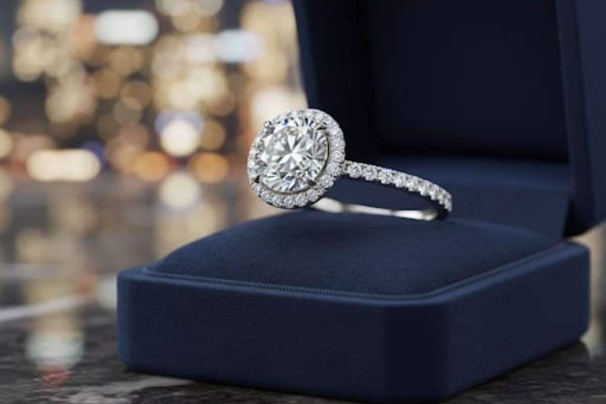 Karwa Chauth Gift Ideas: सिर्फ 10,000 रुपये में दें पत्नी को यह 5 करवा चौथ गिफ्ट, प्यार हो जाएगा और गहरा 4 Ring