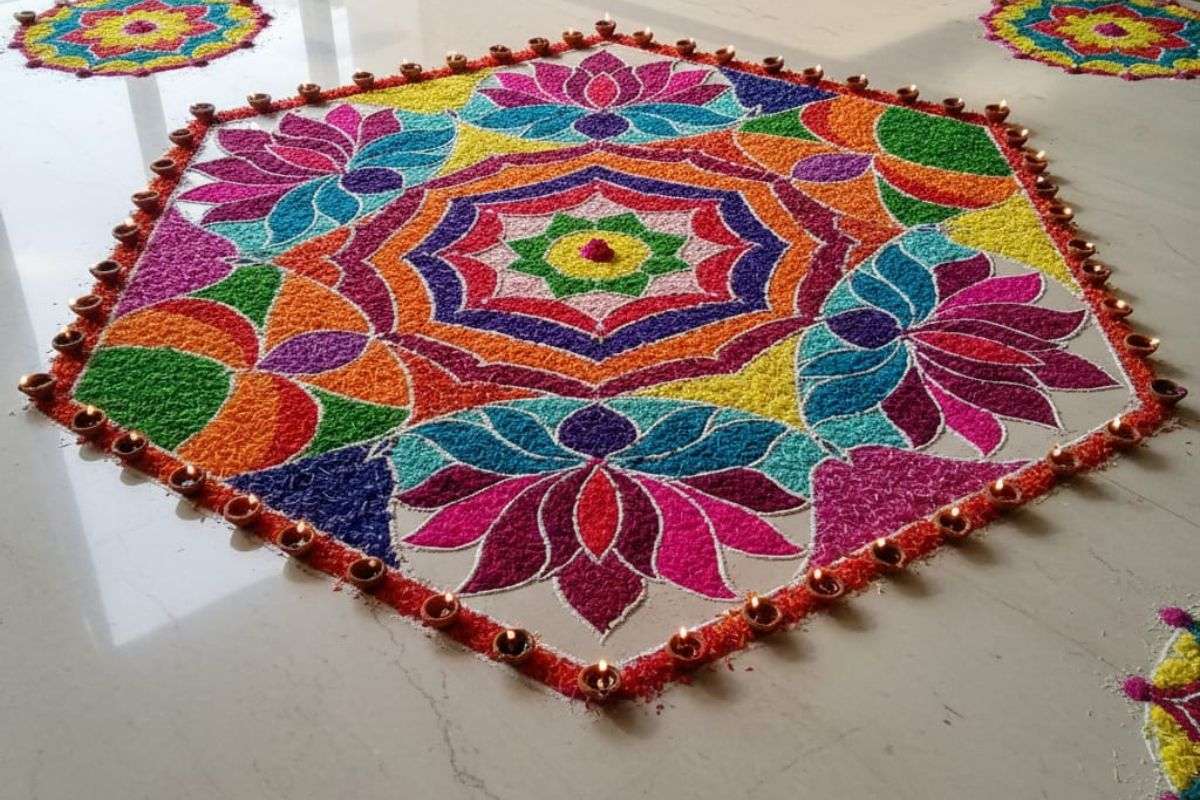 Top 5 Rangoli Design For Dhanteras: धनतेरस पर बनाएं ये खास रंगोली डिजाइन, घर में आएगी सुख-समृद्धि और मां लक्ष्मी का वास 6 Shatkon Design