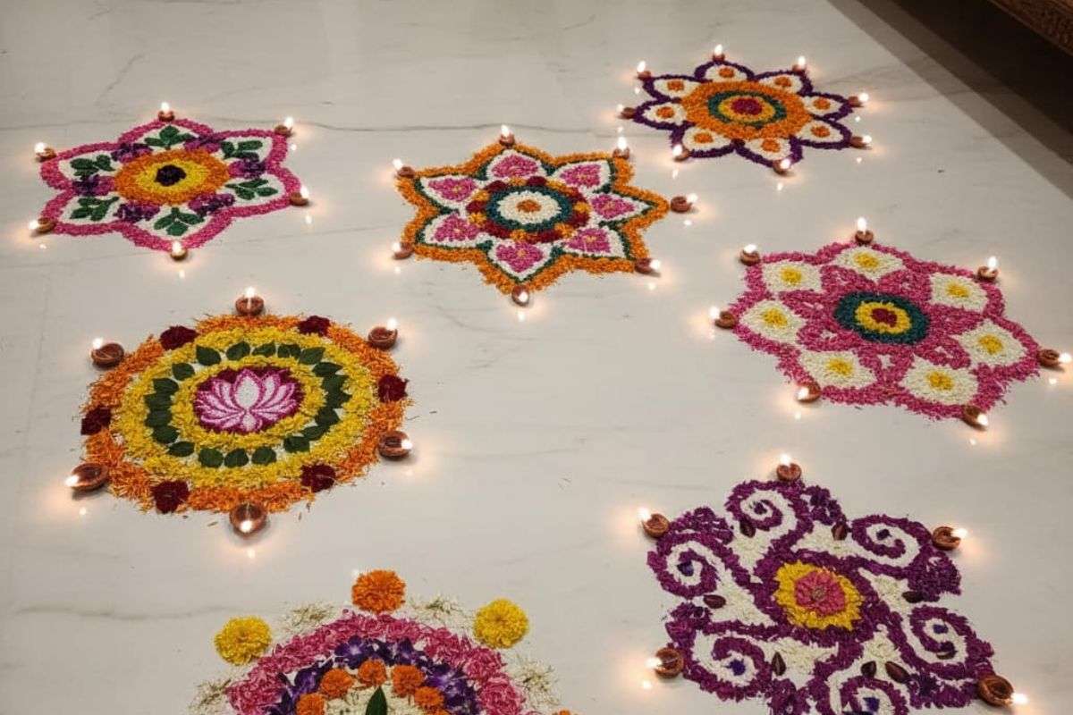 Top 5 Rangoli Design For Dhanteras: धनतेरस पर बनाएं ये खास रंगोली डिजाइन, घर में आएगी सुख-समृद्धि और मां लक्ष्मी का वास 4 Small Rangoli Desigen