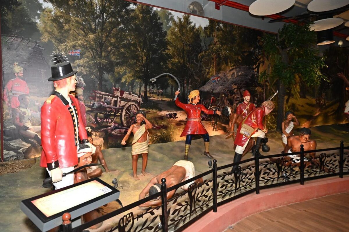 आदिवासी: रायपुर का जनजातीय संग्रहालय देश को गुमनाम आदिवासी नायकों की बहादुरी से परिचित कराता है3 3